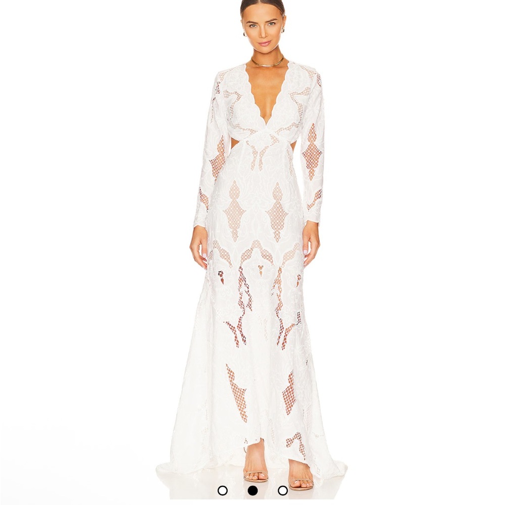 Elliatt Registry Gown in Ivory M - Picture 2 of 9